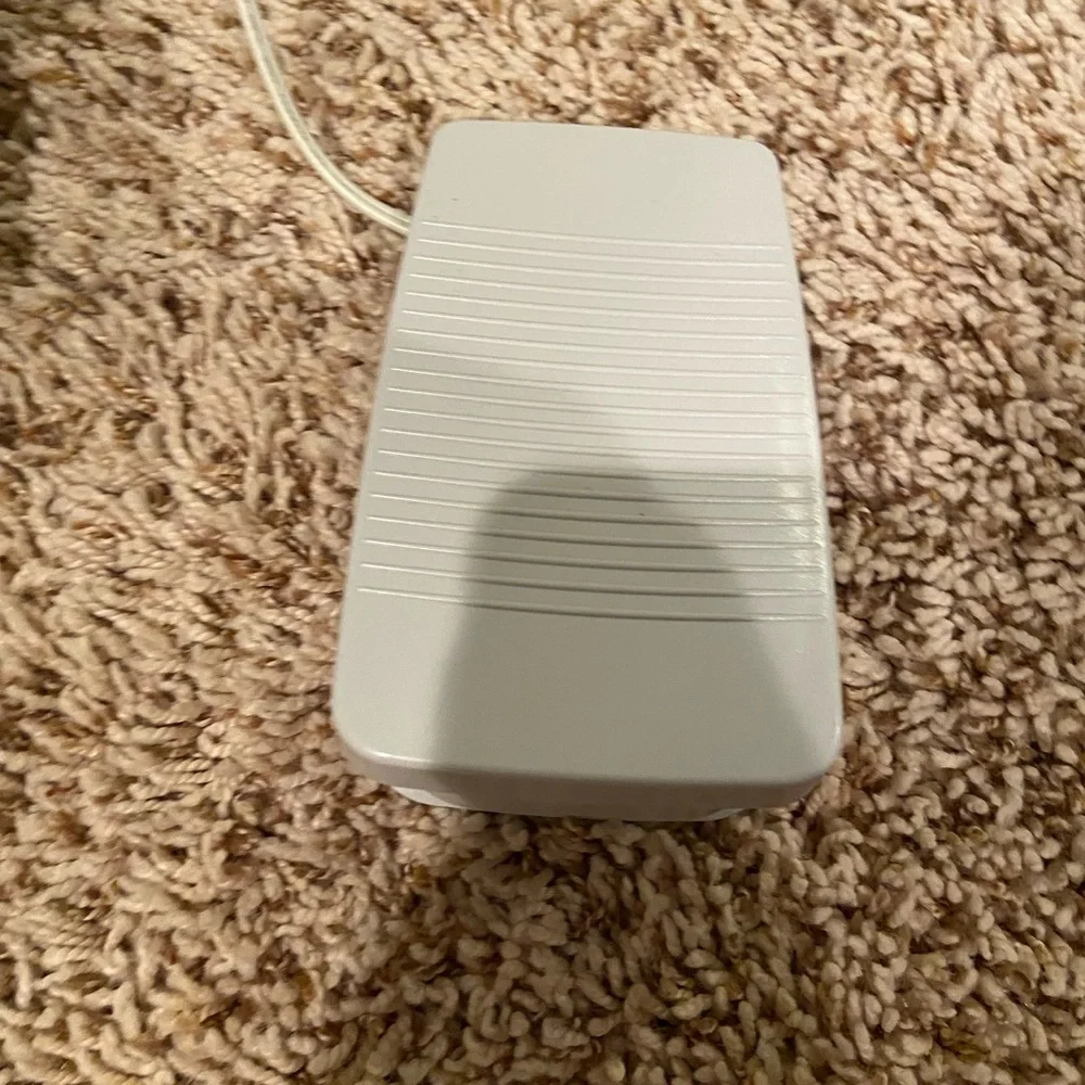 Sewing machine - Picture 3 of 3